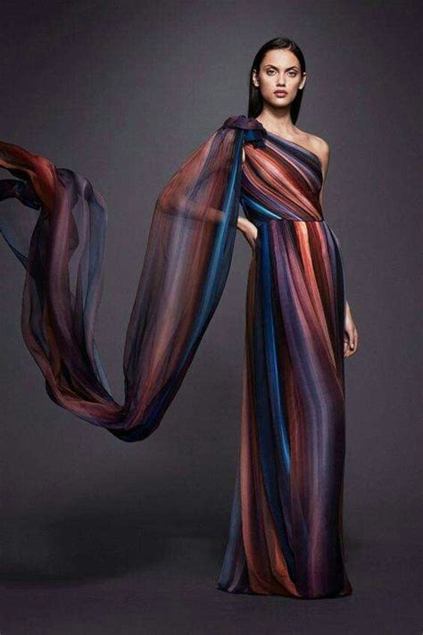 Pin on FASHION IN ONE PLACE | Fashion dresses, Couture fashion, Runway ...