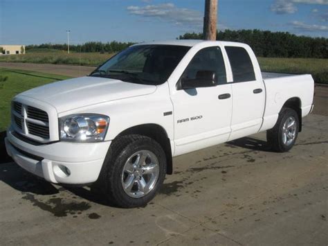 Dodge Ram Hemi 57 Liter Sport Quad Cab Photos Reviews News Specs