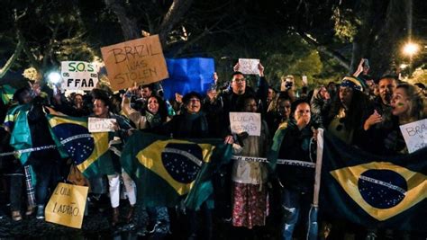 Manifestantes Em Portugal Recebem Lula Vaias E Gritos De Guerra