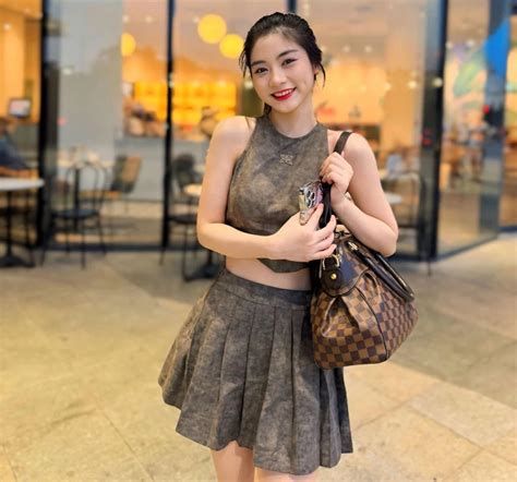 Hot girl mang tên hoàng hậu khoe vẻ đẹp không tì vết Titanic Nơi mọi thứ được chia sẻ