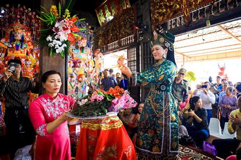 Hầu đồng Vào Những Dịp Nào Trong Năm Phủ Dầy Nam Định