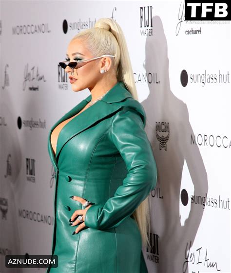 Christina Aguilera Sexy Seen Flaunting Her Hot Breasts At The Daily