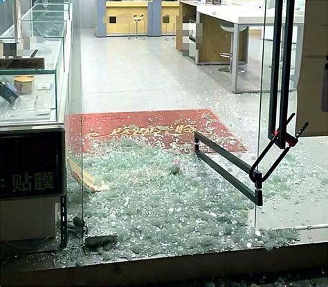 小偷盗窃手机店欲让“老天爷”背锅 占尽“天时地利”仍难逃法网凤凰网湖北 凤凰网