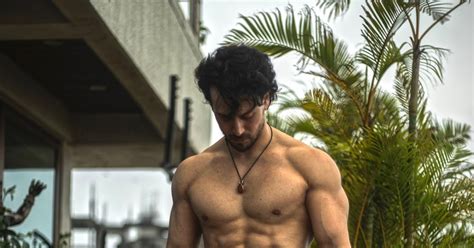 Shirtless Bollywood Men Tiger Shroff S Latest Abs Shot