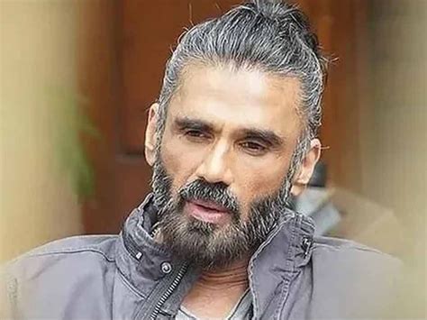 sunil shetty injured abhanata sanal shatatal thakhapata pasata shaara karata