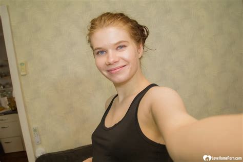 Pregnant Amateur Girl Shows Off Her Belly Pics XHamster