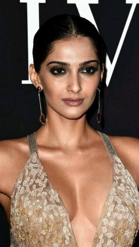 Sonam Kapoor Hot Cleavage Sonam Kapoor Indian Actress Photos Beauty