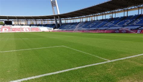 El nuevo césped del Estadio de los Juegos Mediterráneos se va