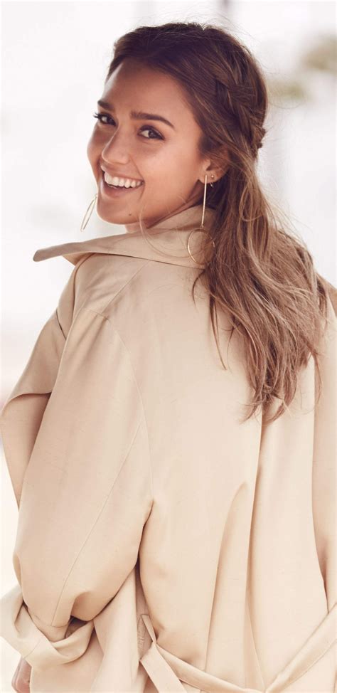 Celebrity Jessica Alba Brunette Smile Brown Eyes American Actress