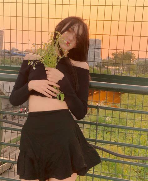 Lâm Minh Từ hot girl cá tính đến bà mẹ một con có hôn nhân bất ổn Báo Dân trí