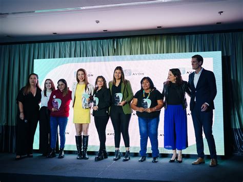 Premian redes de apoyo y proyectos solidarios liderados por mujeres