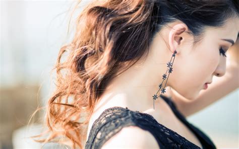 Asian Sunshine Sexy Blonde Girl Earrings Preview 10wallpaper