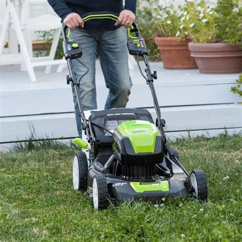 Greenworks 80 Volt Max Brushless 21 In Self Propelled Cordless Lawn Mower 5 Ah Battery Included