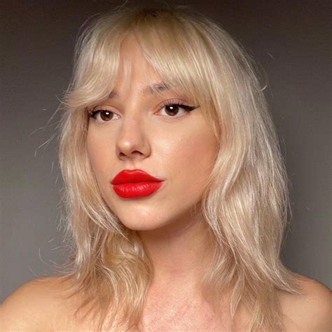 Blonde Bobs Are Trending Here Are 10 Of The Best Blonde Hair Inspiration Blonde Pixie Hair