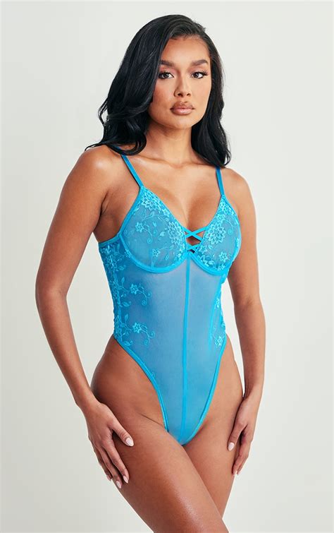 Body lingerie dentelle fleurie bleu vif brodée à lacets armatures PrettyLittleThing FR