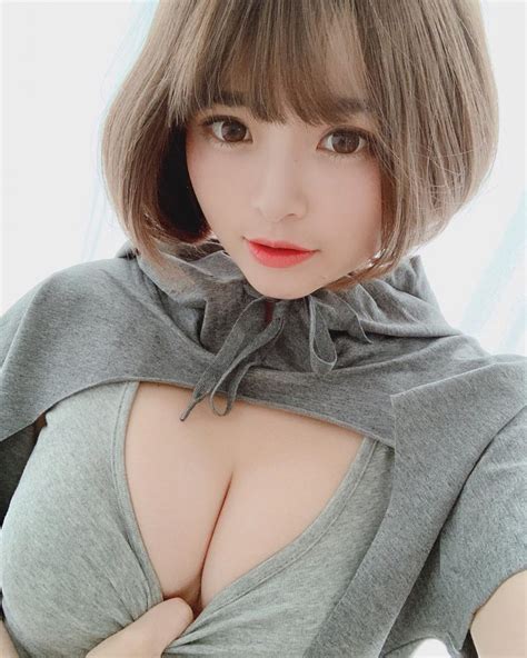 Kể chuyện tặng hàng trăm triệu cho nhân viên nàng hot girl 18 hốt hoảng khi fan liên tục xin