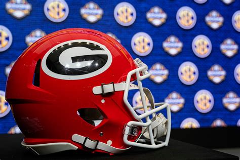 Georgia Bulldogs starting star cornerback enters transfer portal