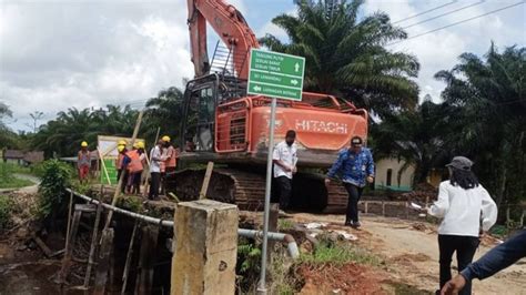 Bpbd Kobar Rekontruksi Jembatan Yang Rusak Akibat Bencana Banjir