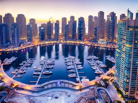 dubai marina luxury living  stunning views