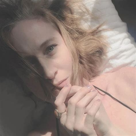 Heiße mutter rothaarige milf fingert behaarte muschi auf der couch xHamster