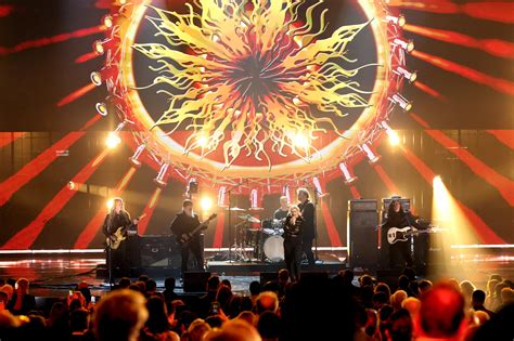 Who were the inductees and performers at the 2025 Rock and Roll Hall of