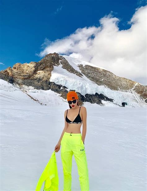 Ph M H Ng N Ng V I Bikini Tr N Tuy T