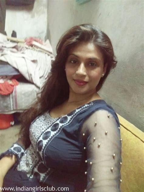 Horny Desi Big Boobs Housewife Nude Indian Girls Club