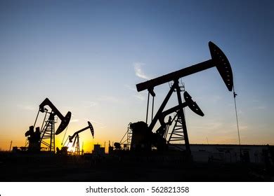 thousand crude oil digging royalty  images stock