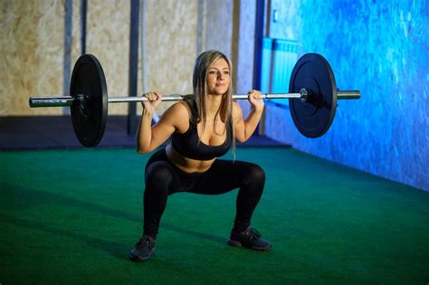 Premium Photo Sexy Blonde Athletic Woman In A Black Tight Leggings Exercising With A Barbell