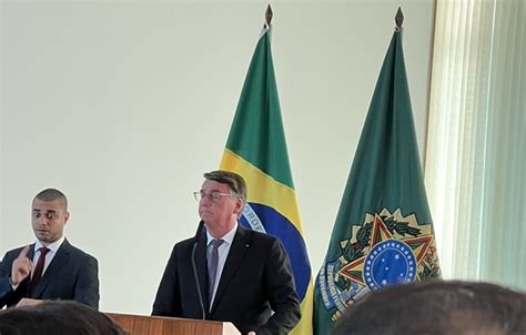 Bolsonaro Usa Encontro Com Embaixadores Para Atacar Tse Stf E Urnas