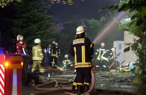 Dutzende K He Vor Den Flammen Gerettet Zeugen Gesucht