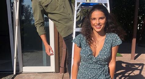 10 Hot Inde Navarrette Bikini Pics