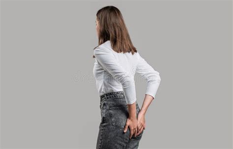 Pedo De Persona Mujer Con Dolor Anal Hemorroide Mujer Sujeta Sus Manos Al Culo Sintiendo Dolor