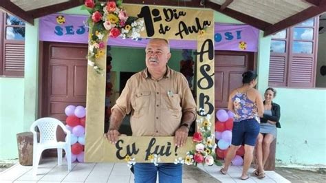 Professor De Religi O Manda Nude Em Grupo De Alunos Em Aplicativo Isto Independente