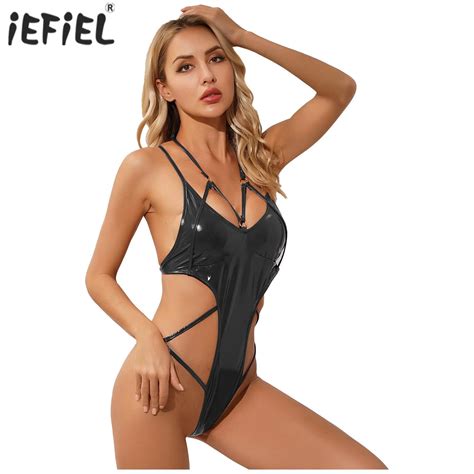 Lingerie Porno Bodysuit Dengan Gesper Rantai Logam Potongan Tinggi Backless Kulit Paten Berongga