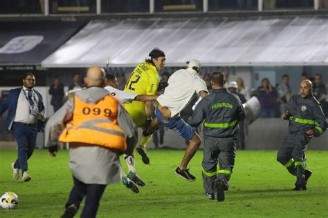 Cássio é agredido por torcedor santista