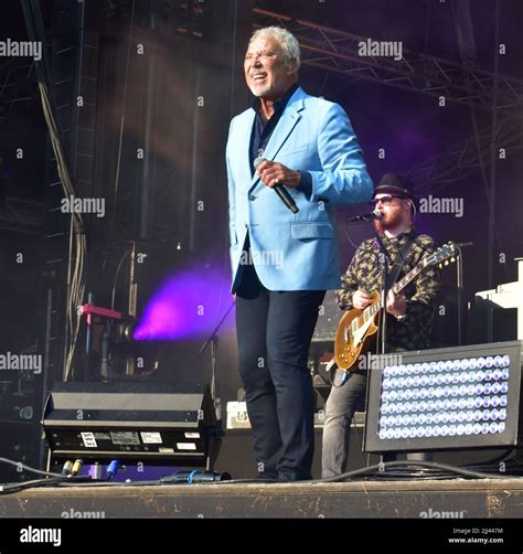 Tom Jones Performance Newbury Hi Res Stock Photography And Images Alamy