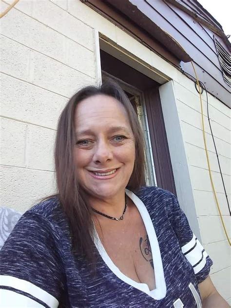 Spinner Brunette Skip The Games