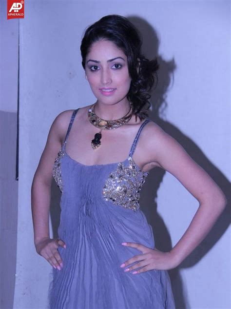 Actress Yami Gautam Latest Hot Pics
