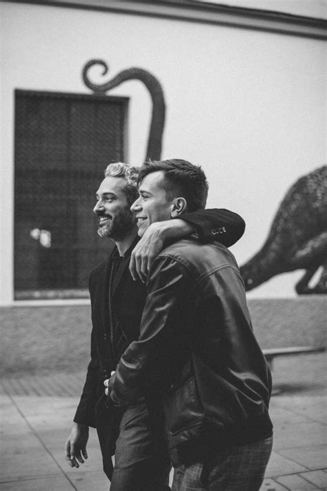 Engagement gay session in Málaga Gay engagment photo session