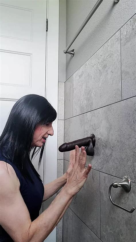 Übung mit schwarzem dildo xHamster