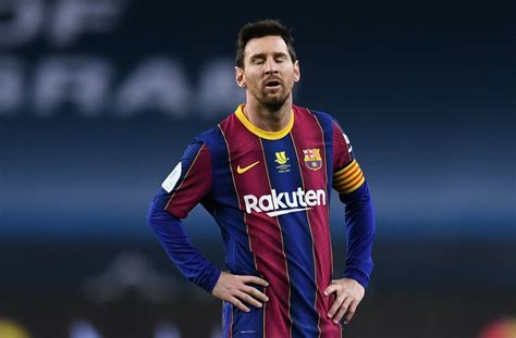 Video: Lionel Messi given a straight red card for violent conduct