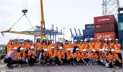 Mức lương hấp dẫn khiến ngành logistics hot trong mùa tuyển sinh