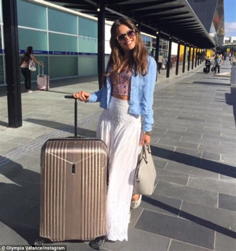 Olympia Valance Shows Off Bikini Body As She Eats Fish And Chips Daily Mail Online