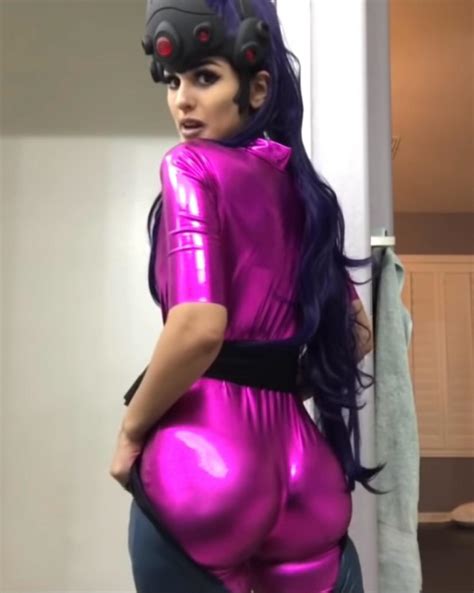 More fat booty in a tight costume 😍 : r/sssniperwolfworship