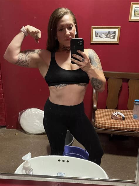 Shoulders Nudes Workoutgirls NUDE PICS ORG