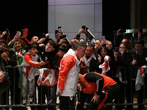 Video: locura por Gallardo en la llegada a Córdoba :: Olé - ole.com.ar