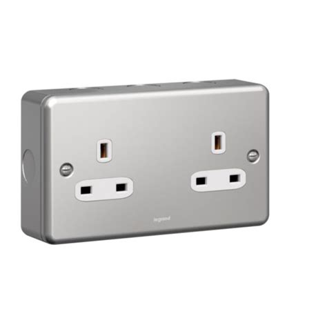 Synergy™ Socket Outlet 2 Gang Unswitched 13 A 250 V Metalclad