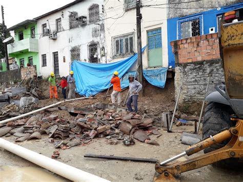 Defesa Civil Registra Deslizamento De Barranco Durante Chuva Em Manaus