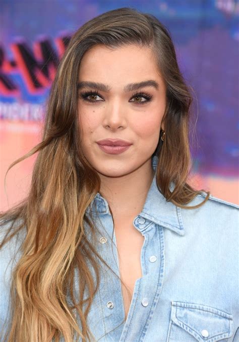 Hailee Steinfeld Updates 🕷️ On Twitter Hailee Steinfeld Na Premiere